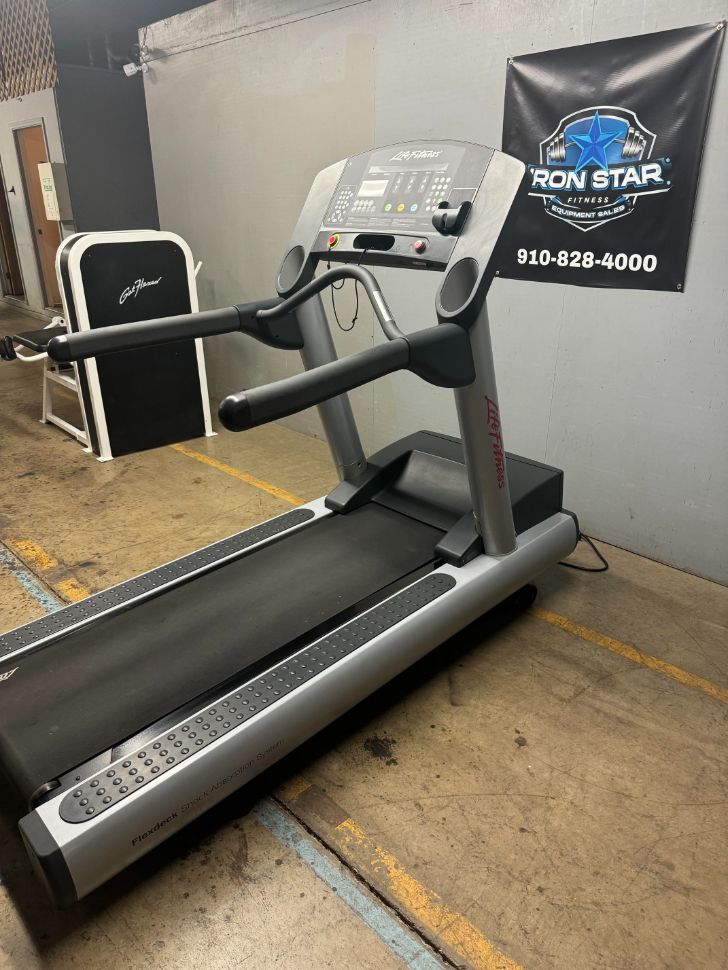 Life Fitness Treadmill