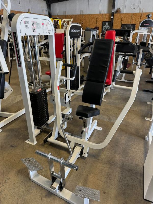 Paramount Seated Chest Press