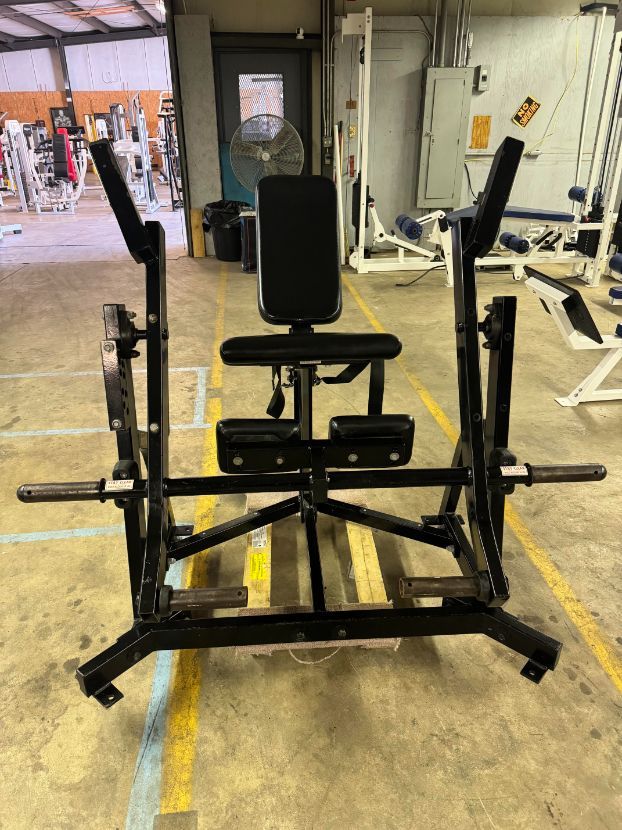 Hammer Strength Leg Extension