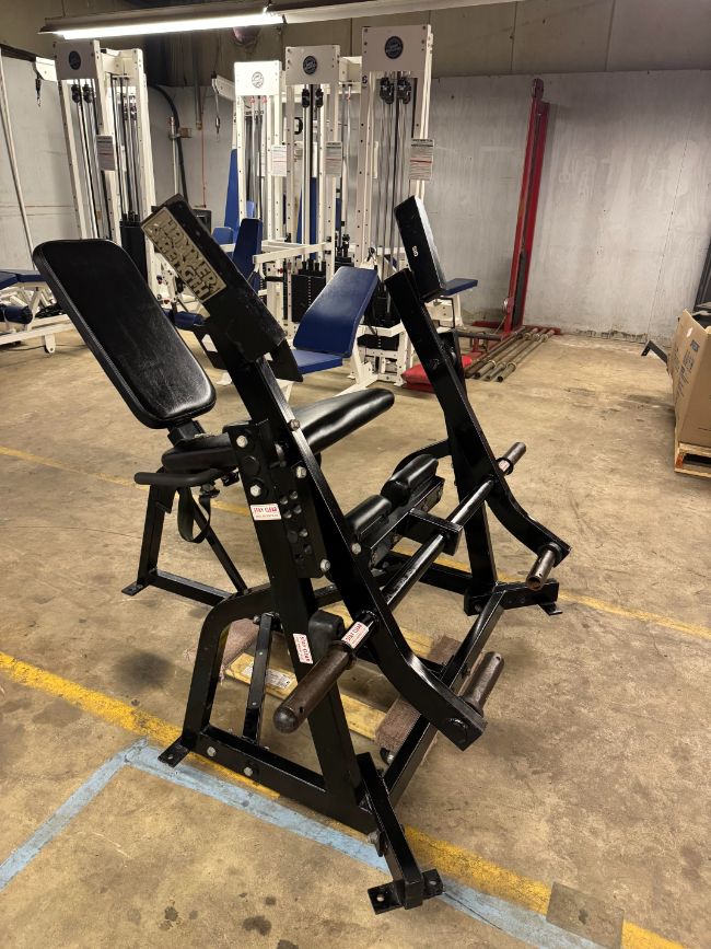 Hammer Strength Leg Extension