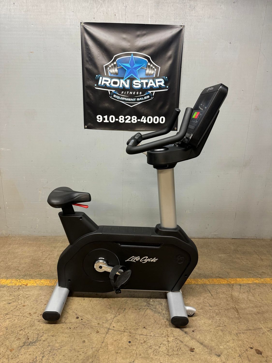 Life Fitness Integrity Upright Bike