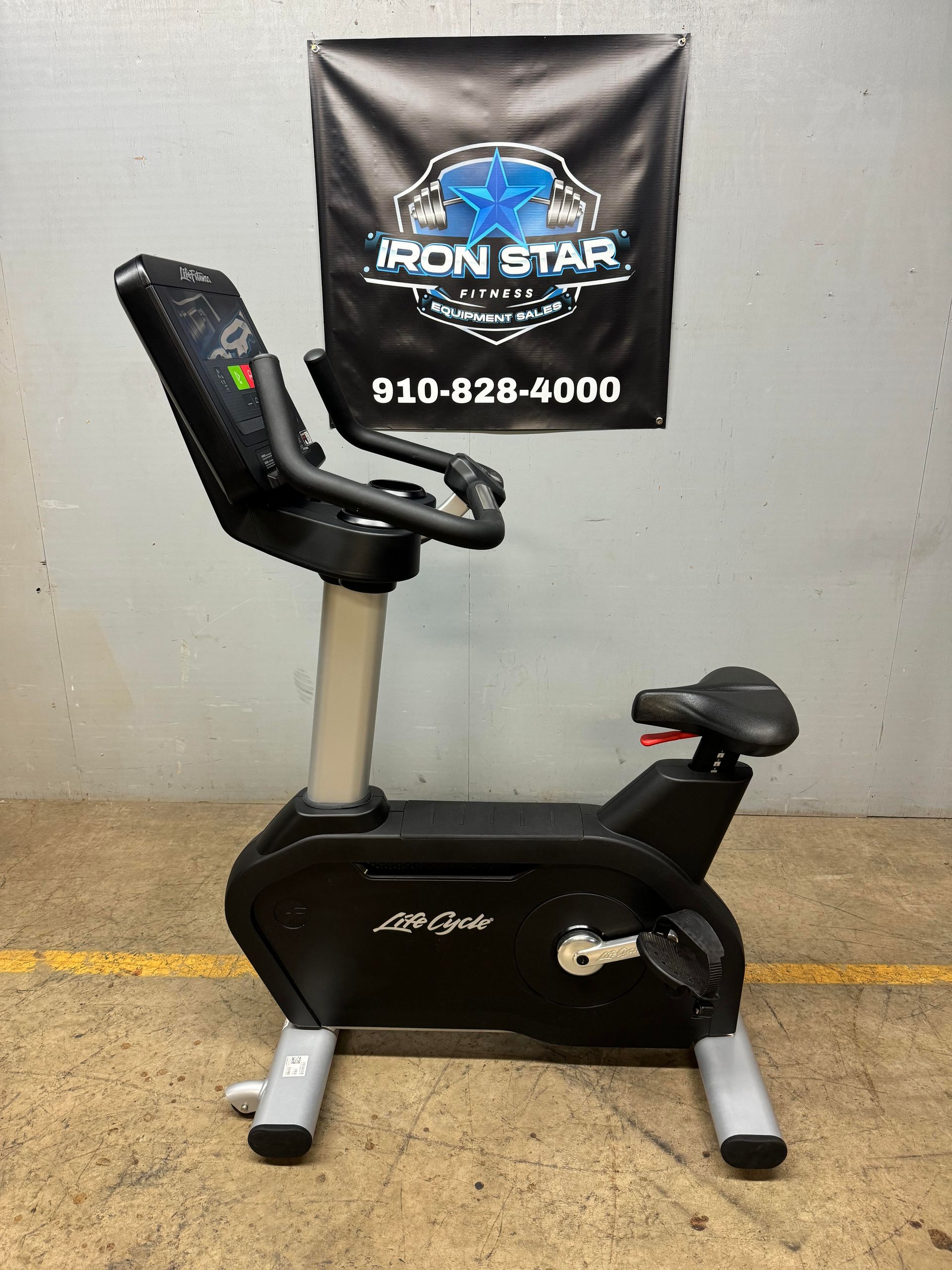 Life Fitness Integrity Upright Bike