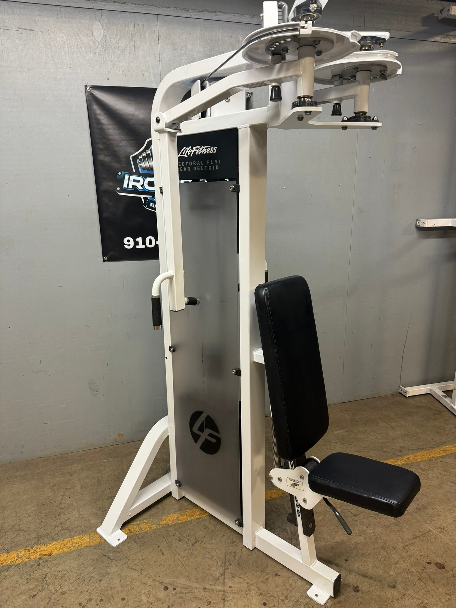 Life Fitness Pec Deck Rear Delt Combo Machine