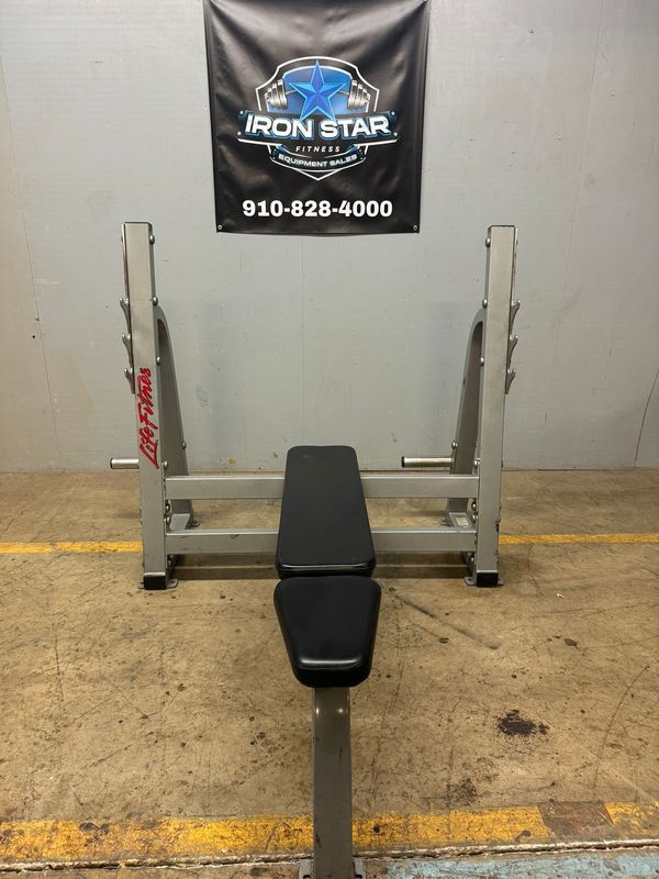 Life Fitness Flat Bench Press