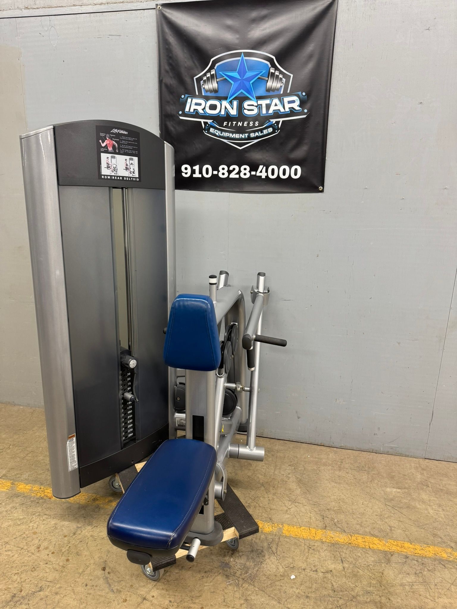 Life Fitness Row Rear Delt
