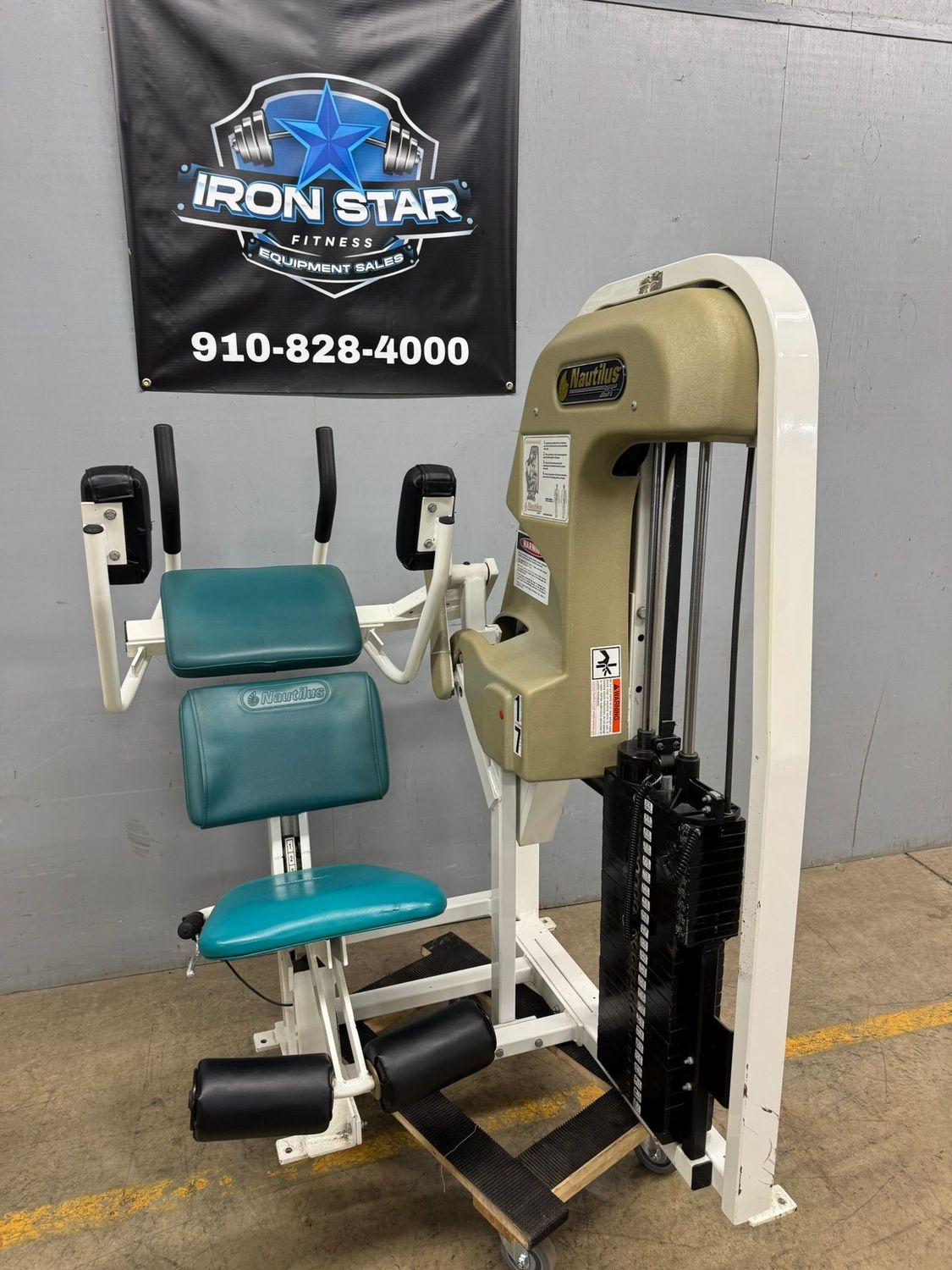 Nautilus 2ST Abdominal Crunch