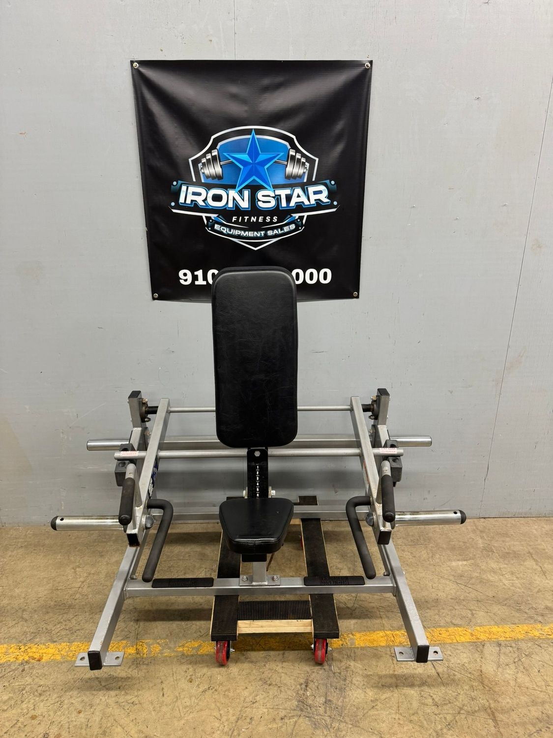 Hammer Strength Seated Standing Shrug