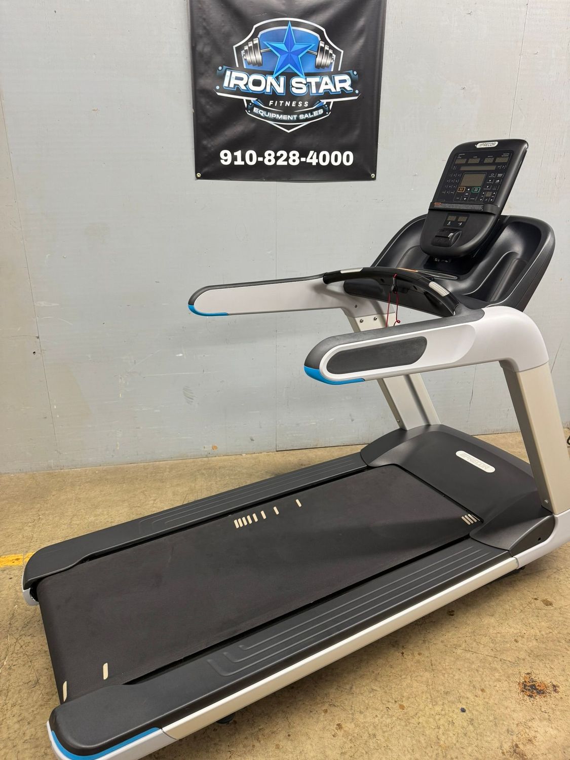 Precor TRM 800-18 Treadmill