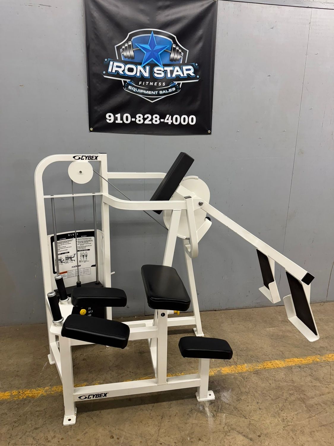 Cybex VR1 Glute Kickback