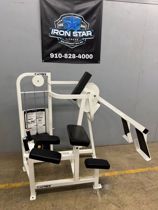 Cybex VR1 Glute Kickback