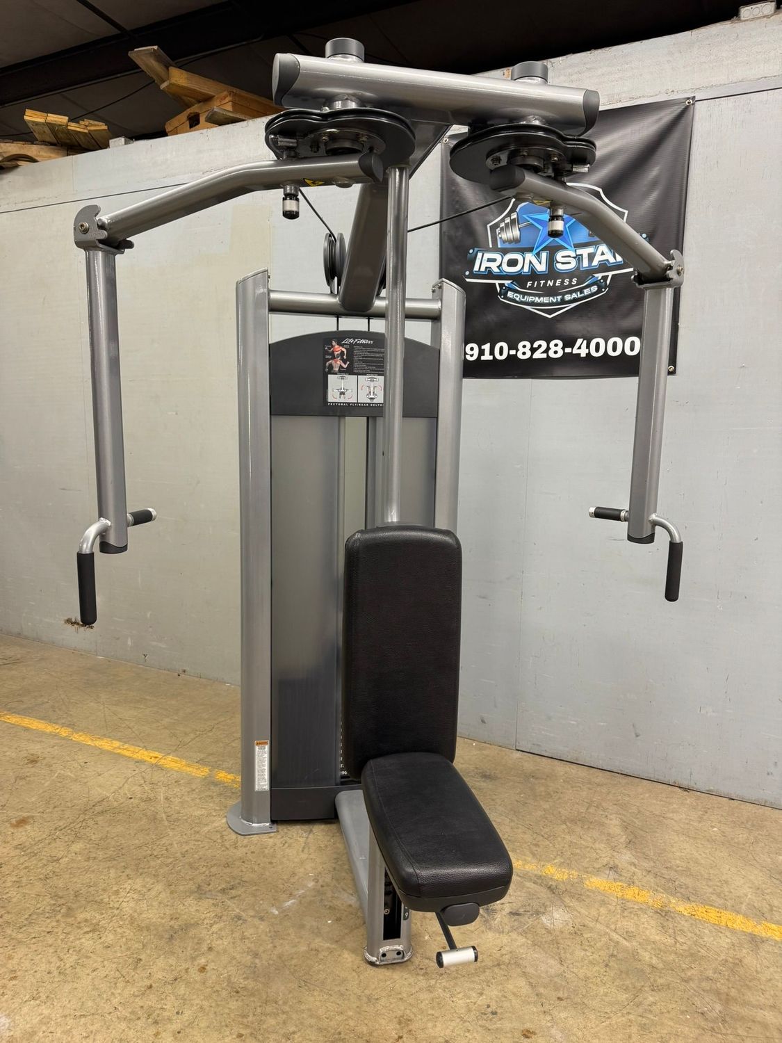 Life Fitness Signature Pec Deck Rear Delt