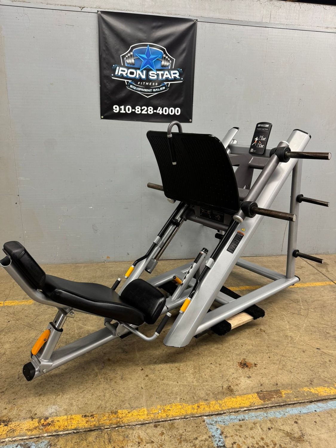 Life Fitness Discovery Leg Press