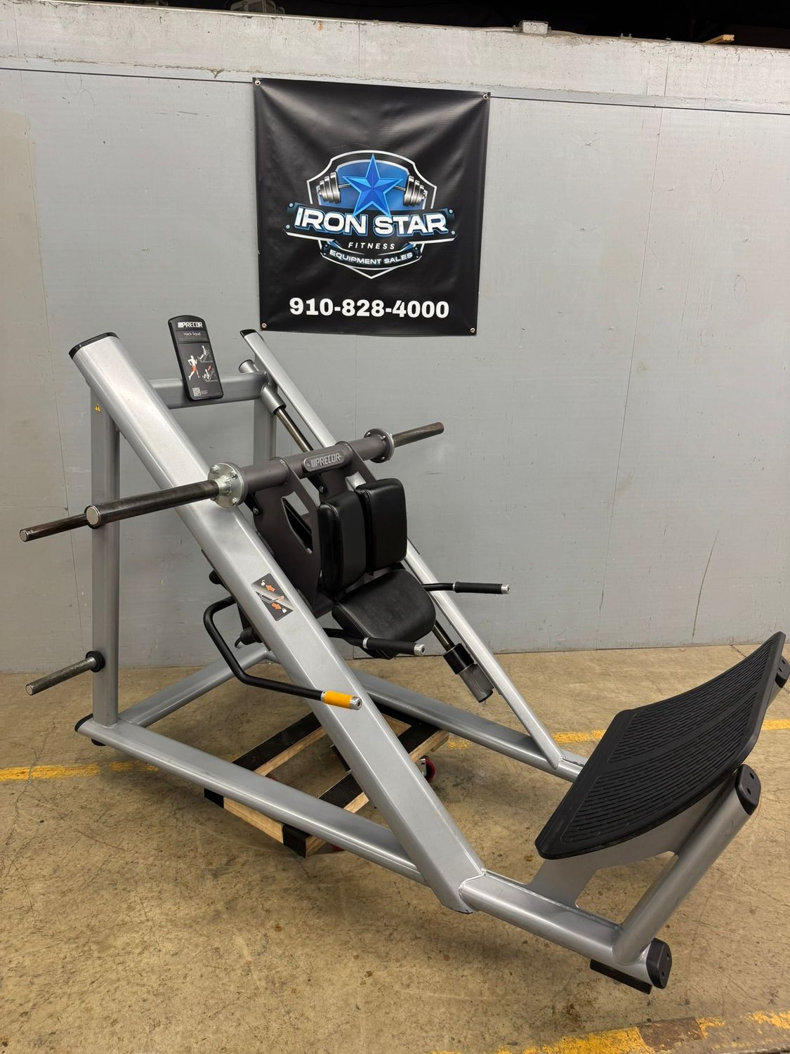 Precor Discovery Hack Squat