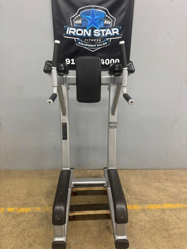 Precor Discovery VKR Dip Station