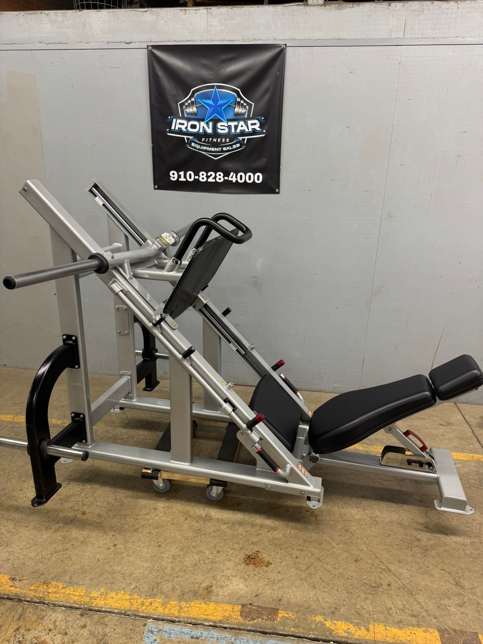 Nautilus Plate Loaded Angle Leg Press