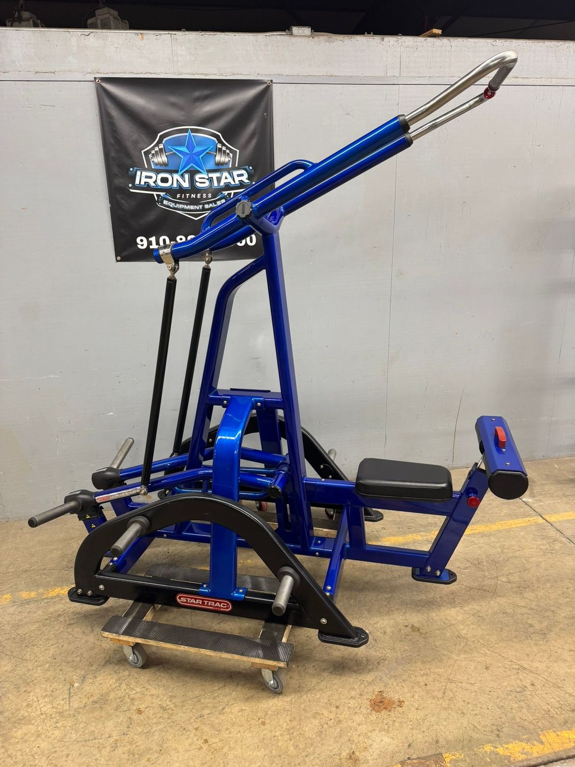 Star Trac Leverge Plate Loaded Lat Pulldown
