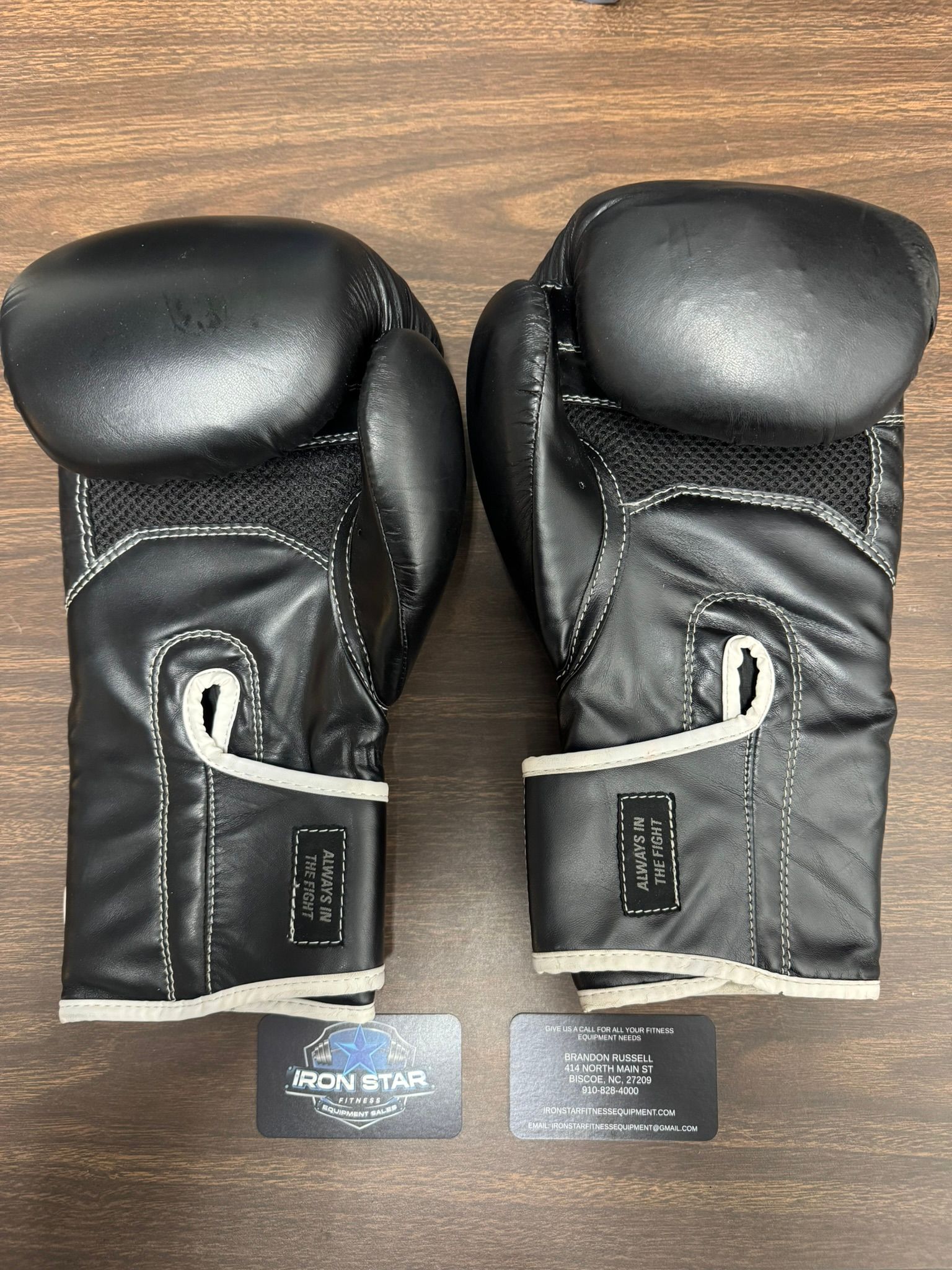 Everybody Fights Boxing Gloves 12oz S/M