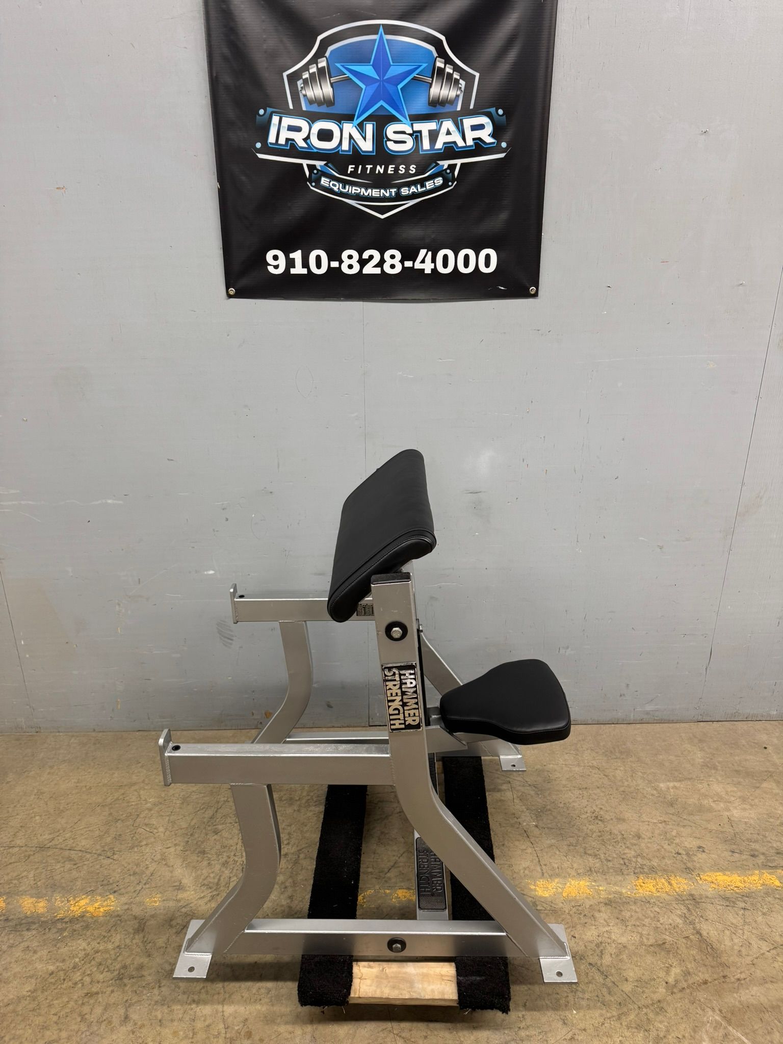 Hammer Strength Preacher Curl