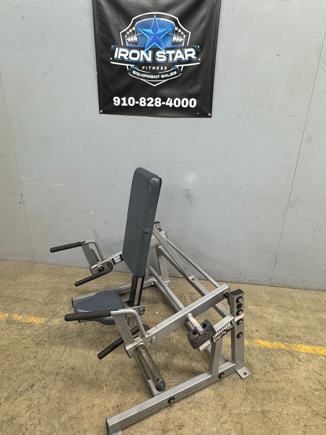 Hammer Strength Seated Standing Shrug