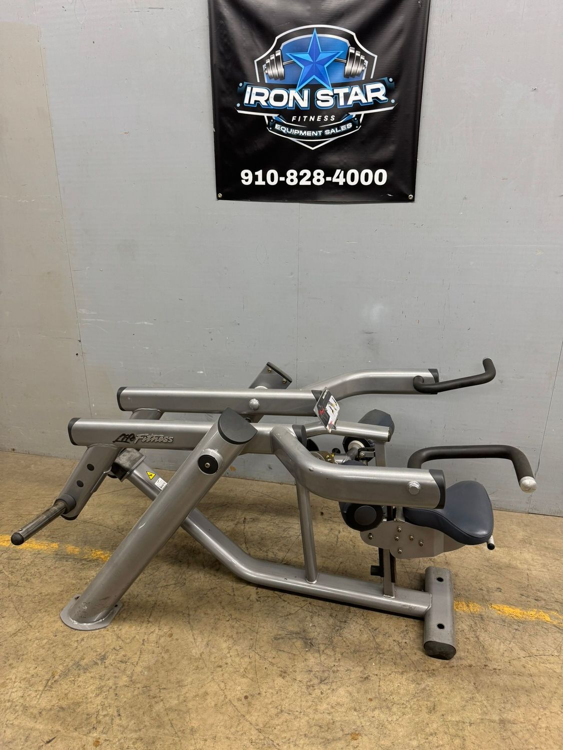 Life Fitness Signature Triceps Dip Machine