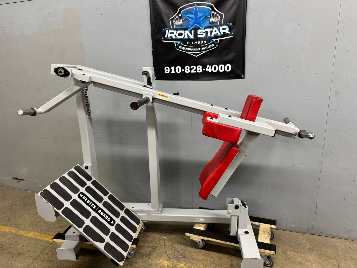 Paramount Pendulum Squat