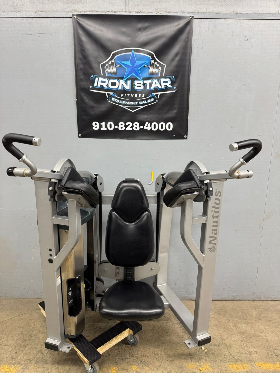 Nautilus Nitro Bicep Curl