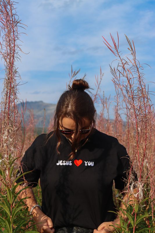 Jesus loves you premium t-shirt