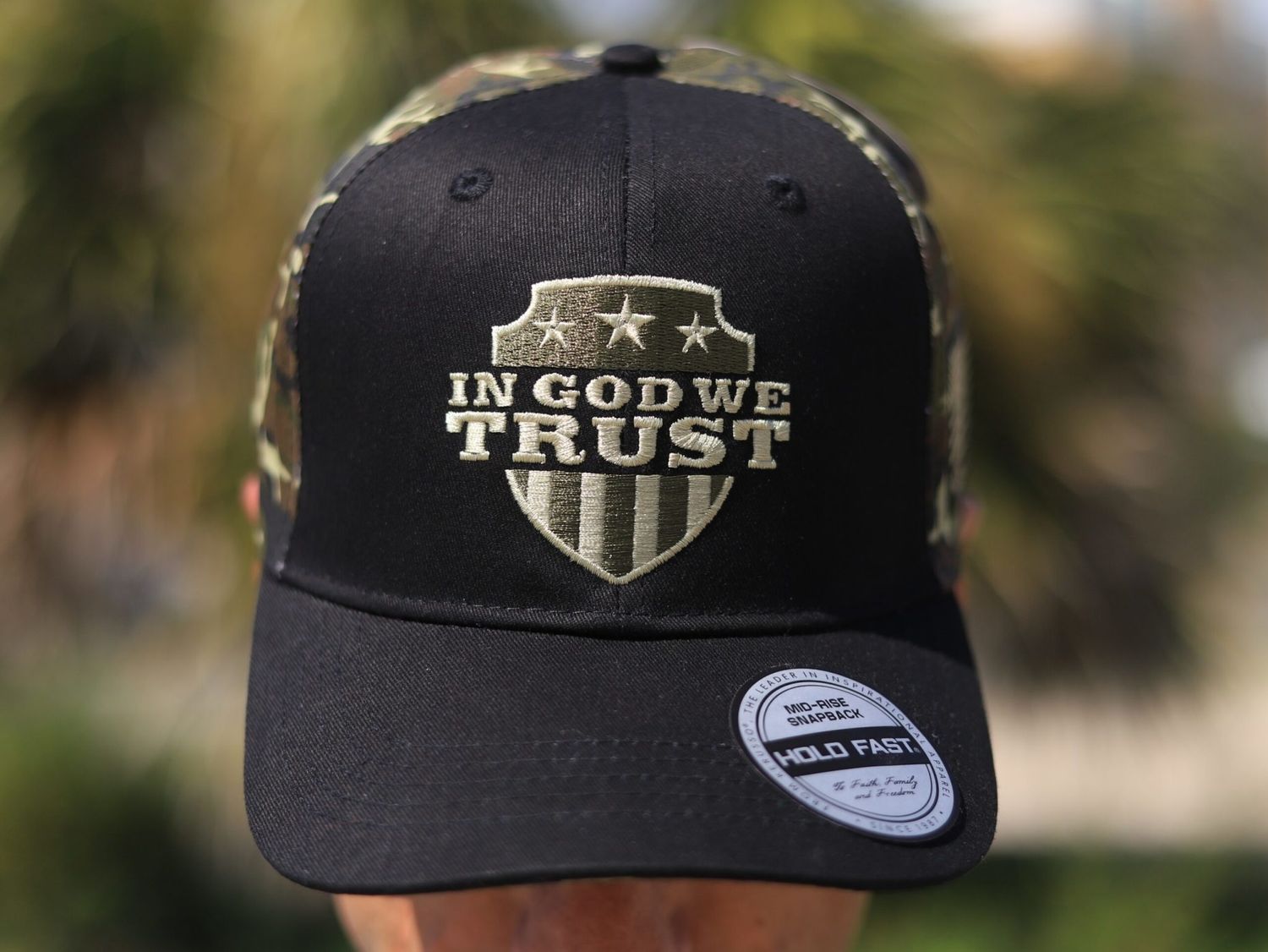 HOLD FAST IN GOD WE TRUST CAP BLACK/CAMO