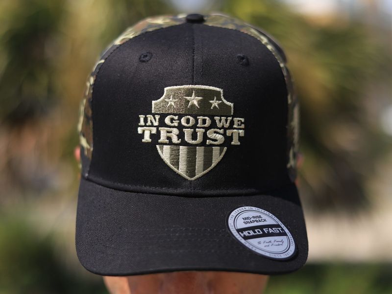 HOLD FAST IN GOD WE TRUST CAP BLACK/CAMO