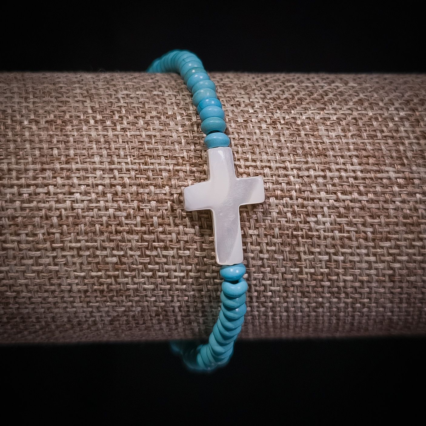 MOTHER OF PEARL CROSS MINI TURQUOISE BEAD BRACELET