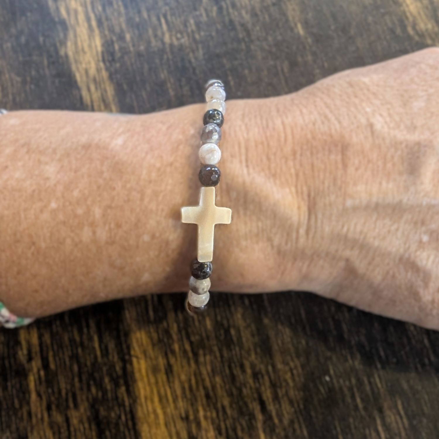 MOP CROSS FIRE AGATE WHITE BRACELET