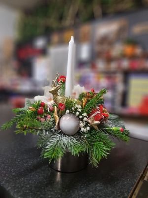 White, Red and Gold Candle Arrangement