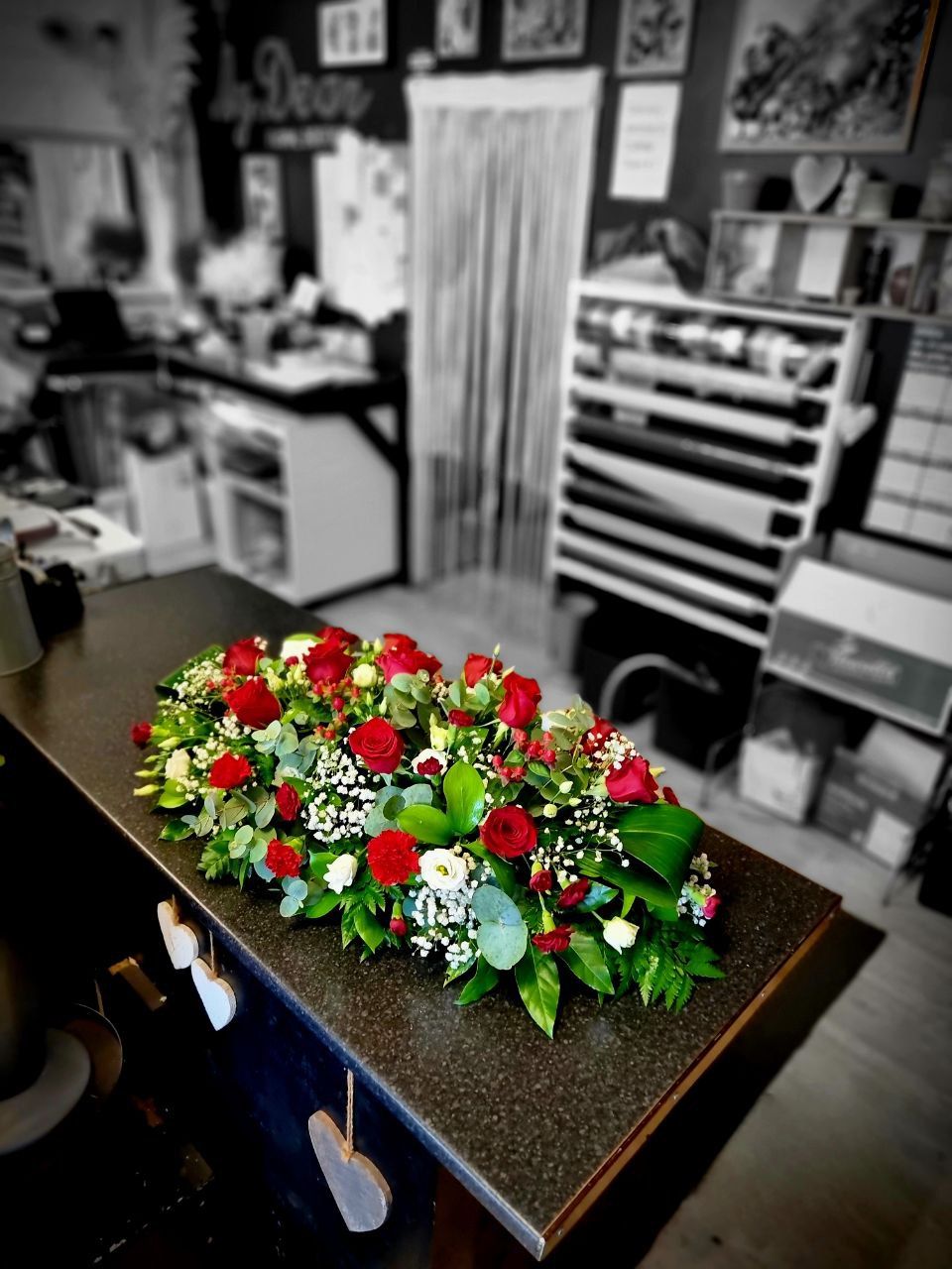 Red Oval, Long Grave/Funeral Wreath