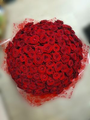 100 Red Roses