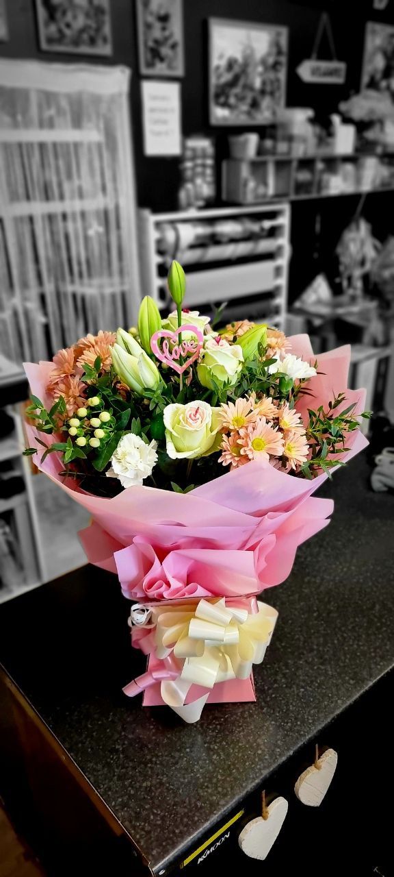 Pink Bouquet wit lilly