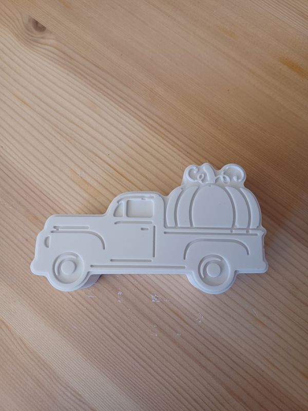 Auto mit Kürbis aus Raysin