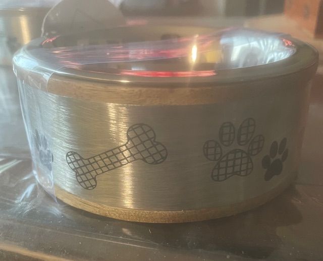 metal and wood grain feeding bowl