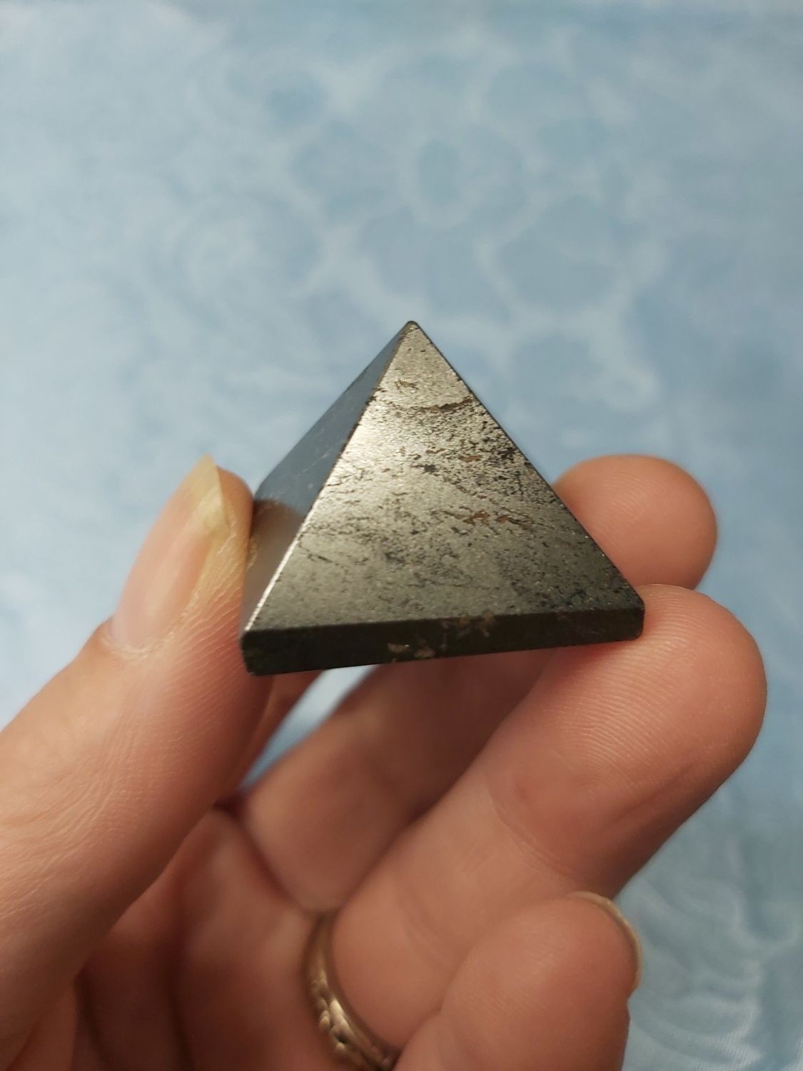 Hematite Pyramid - 25MM