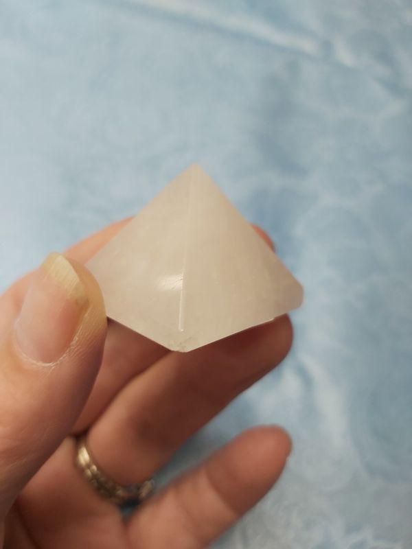 Rose Quartz Pyramid - 25-30MM