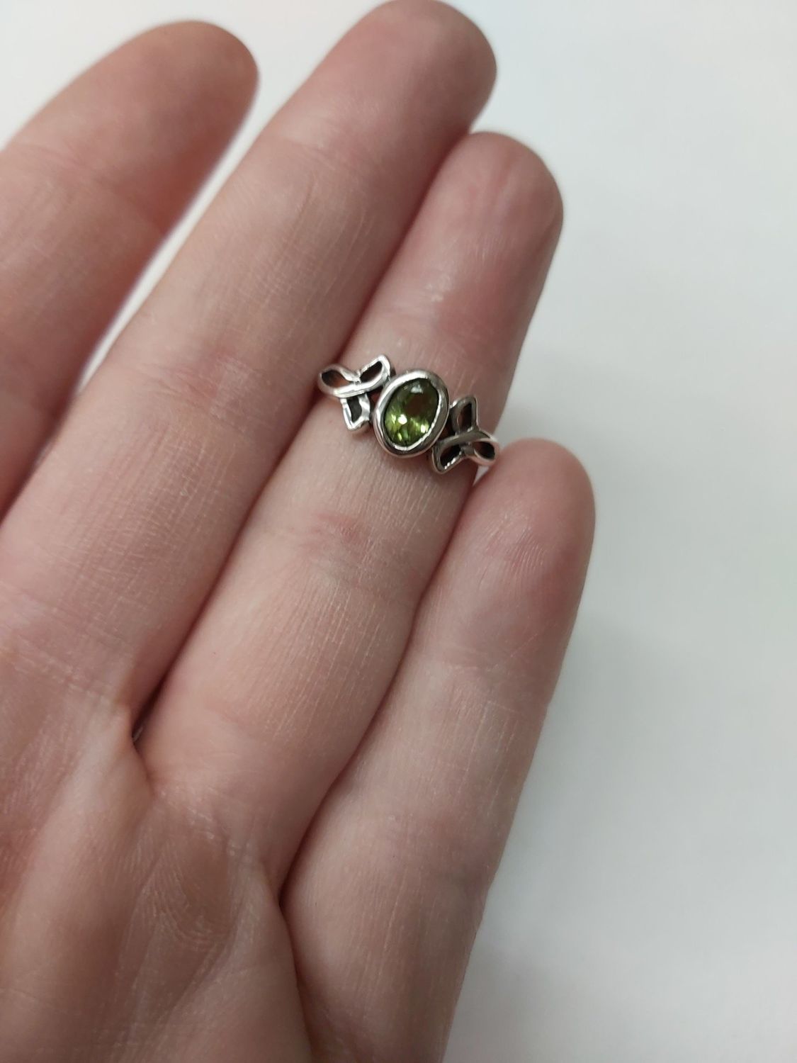 Celtic Knot with Peridot Ring - Size 5 Sterling Silver