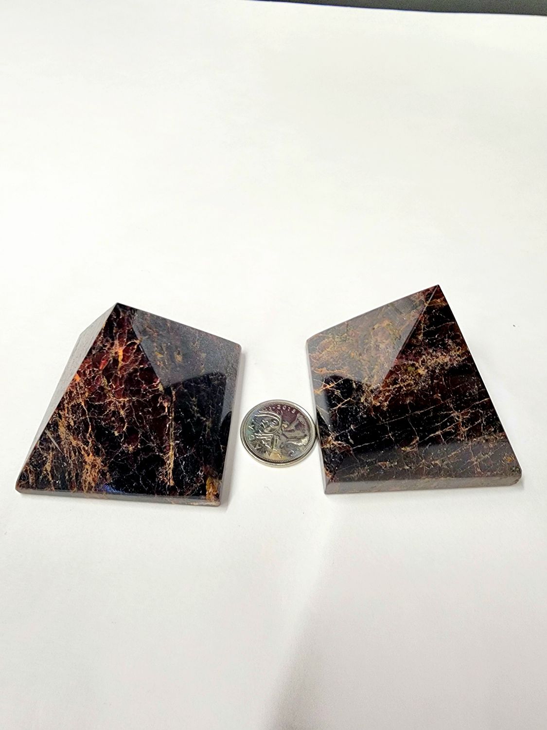 Garnet Pyramids 2&quot; - 2.25&quot;