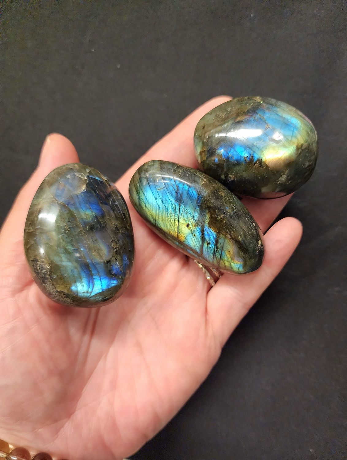 Labradorite Palm Stone / tumble medium