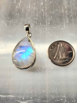 Rainbow Moonstone Pendant R Sterling Silver