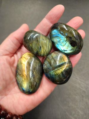Labradorite Tumbled Palm Stone sm