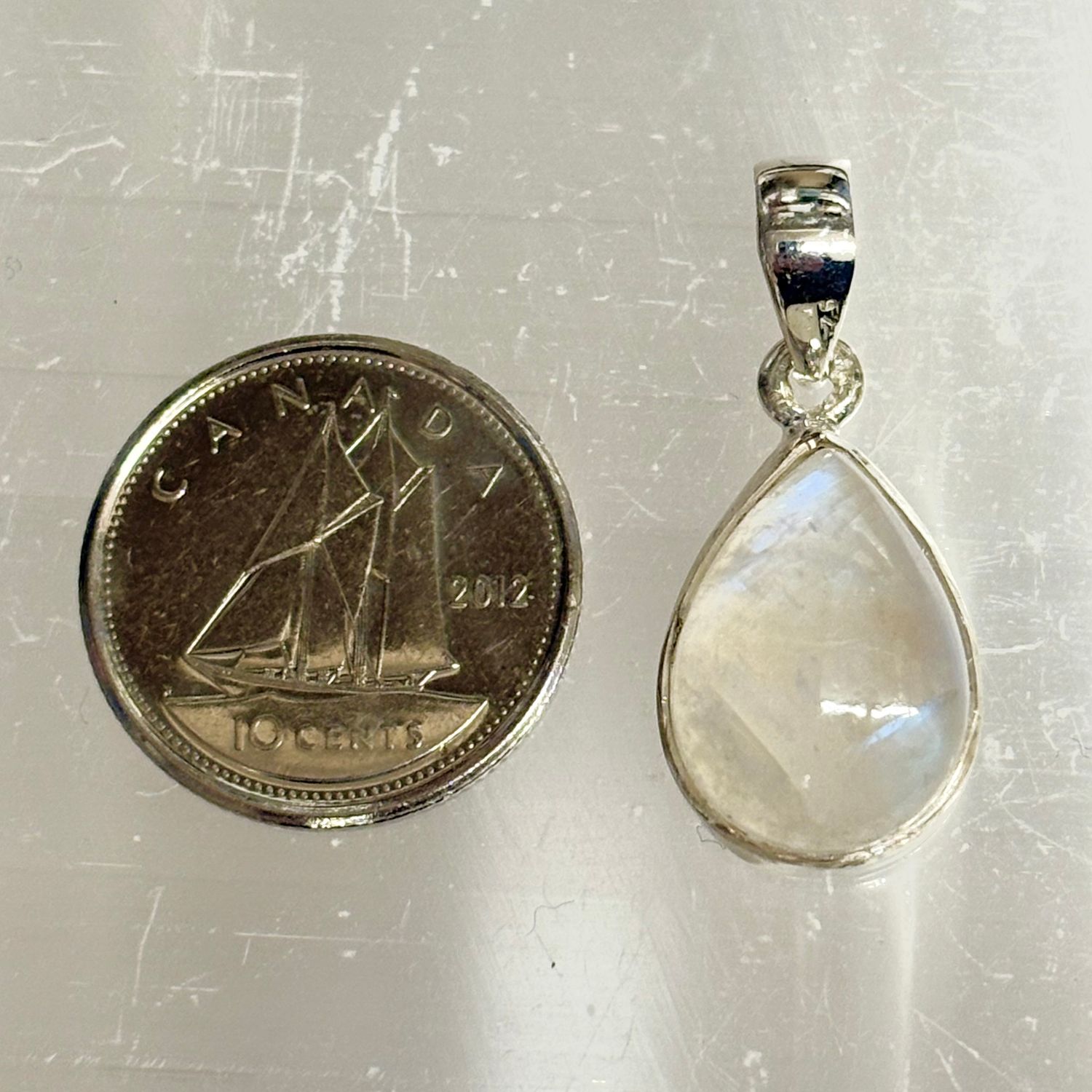 Rainbow Moonstone Pendant O Sterling Silver