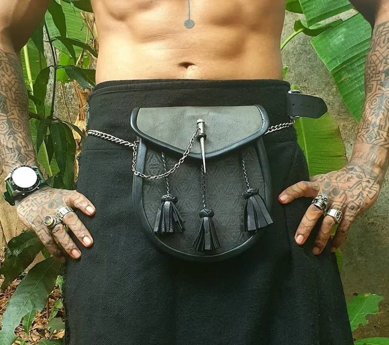 Sporran-Leather Pouch with Tassels, Color: Black