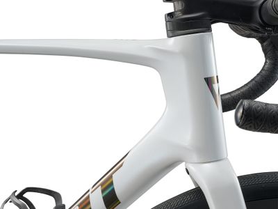 26 Defy Advanced Pro 1