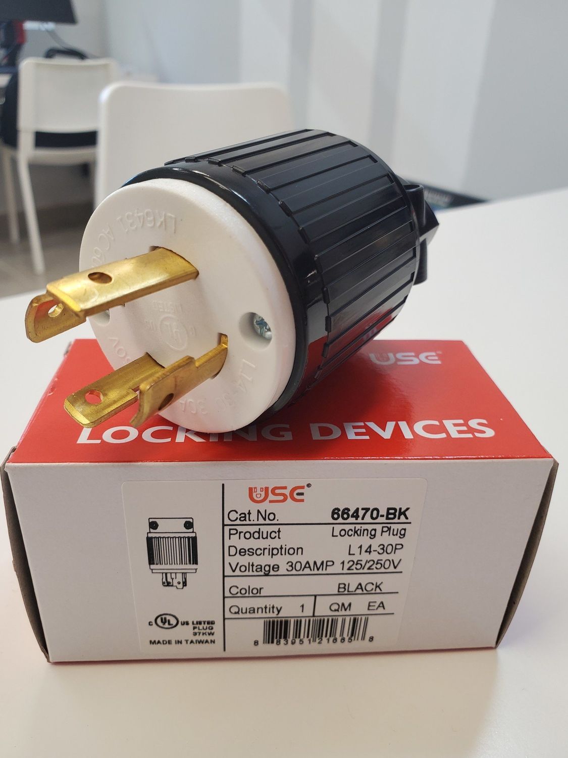 66470 - BK INDUSTRIAL GRADE LOCKING PLUG 30 A 125/250V 3-POLE 4-WIRE GROUNDING L14-30P BK PLUG MACHO