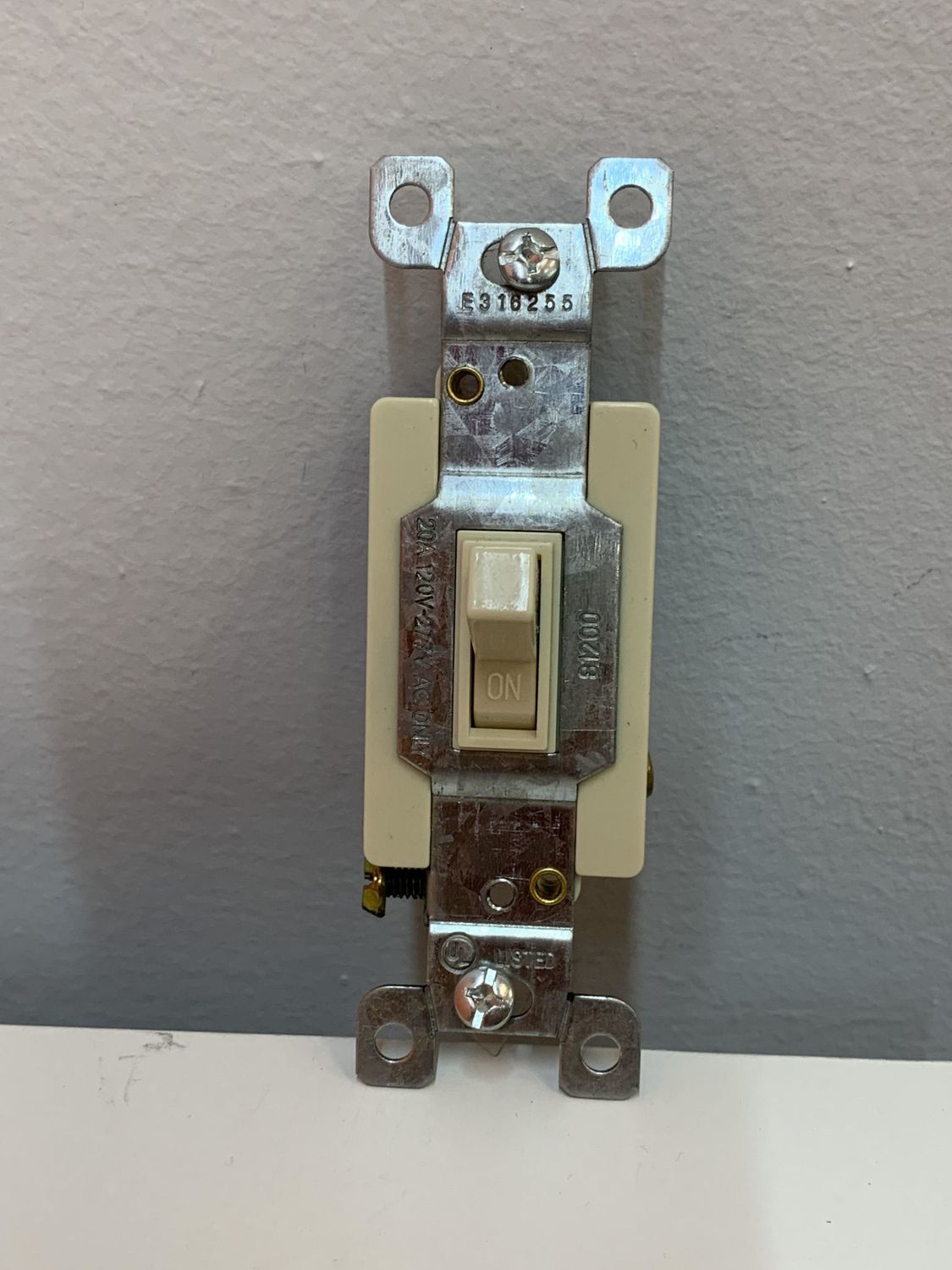 81200-I Commercial grade toggle switch, single pole 20A 120/277 IV
