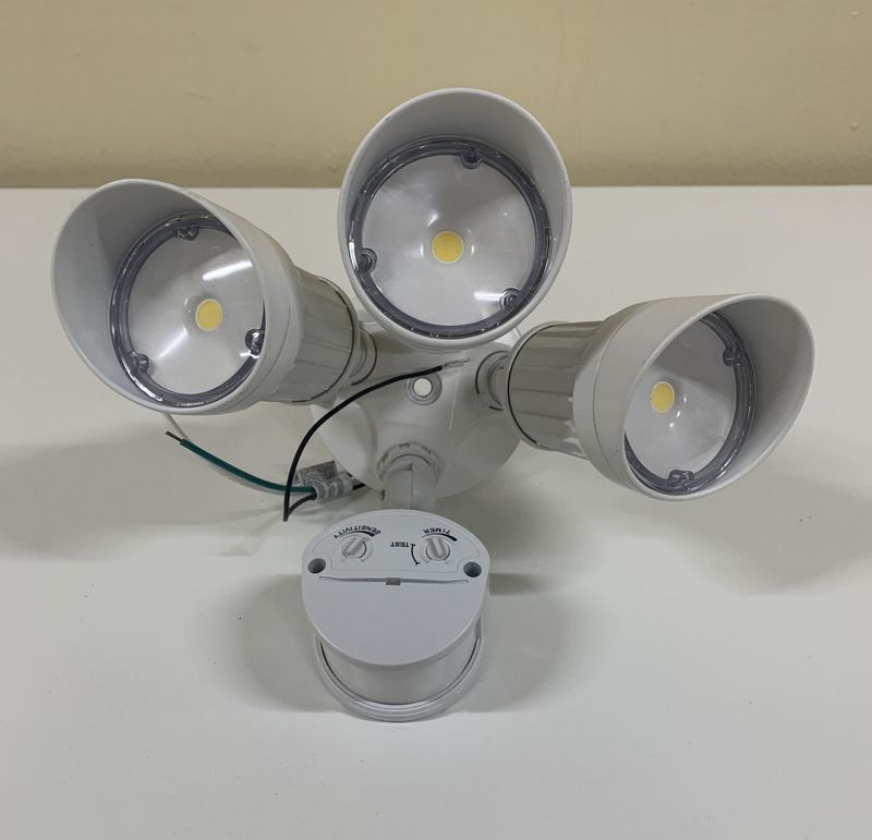 LBSECL103-30W-50K-WH-PIR  30W LED Security Light-3 HEAD W/Motion Sensor,120VAC,COB,JGDRIVER